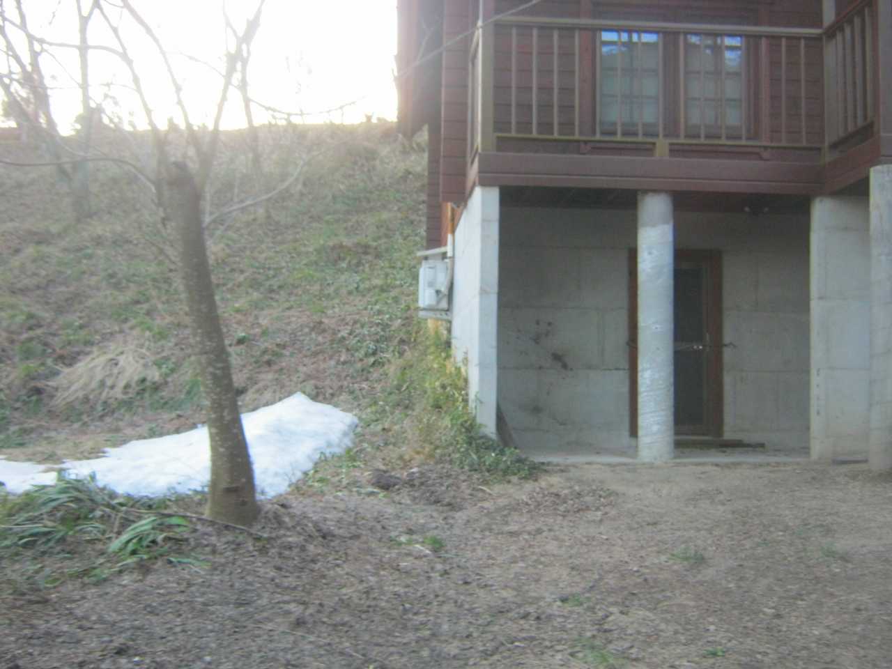 基礎の高い豪雪地帯の別荘